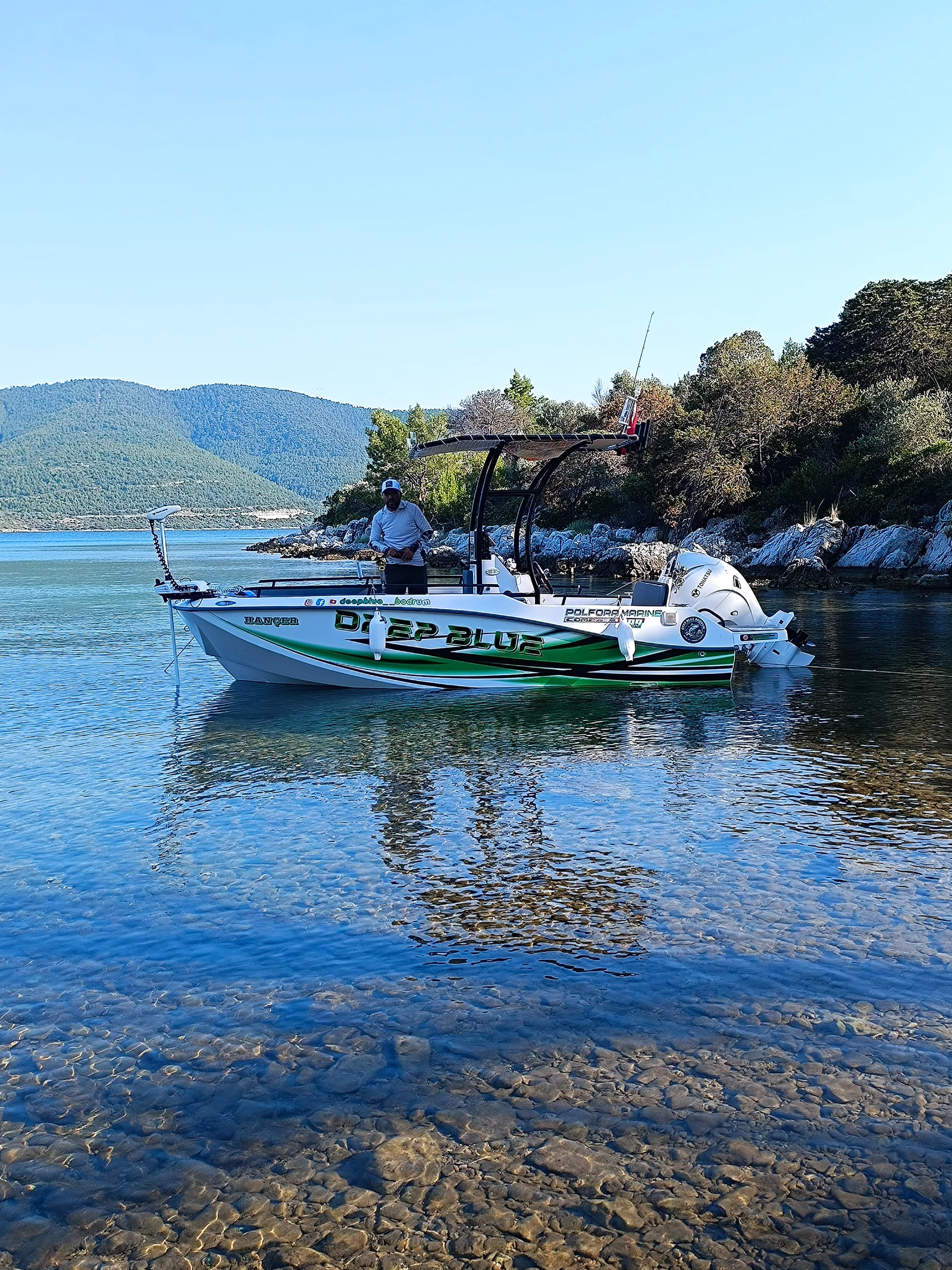 DeepBlue teknesinin yandan görünümü